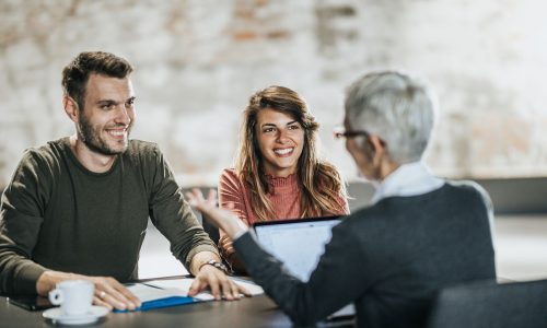 couple-meeting-with-bank-associate.jpg.optimal couple-meeting-with-bank-associate.jpg.optimal